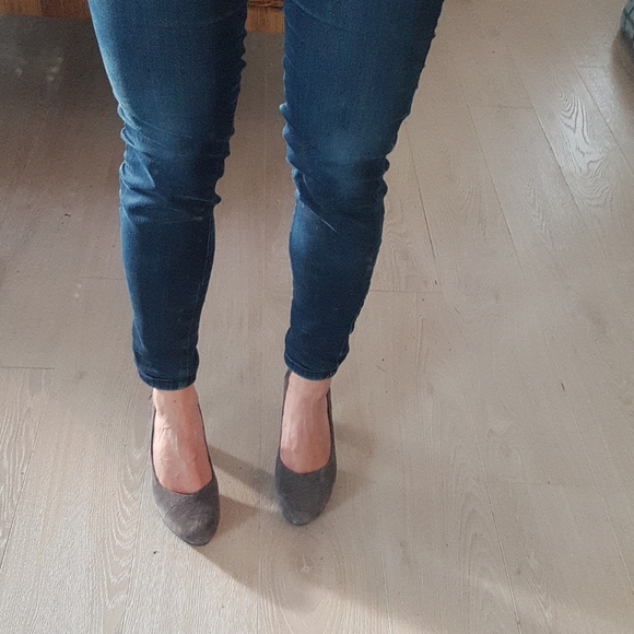 Clark's grey suede heels - worn once! - Picture 1 of 4